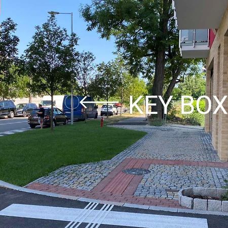 New Cozy 2 Room Pink Apartment Bratislava 058 Exterior foto