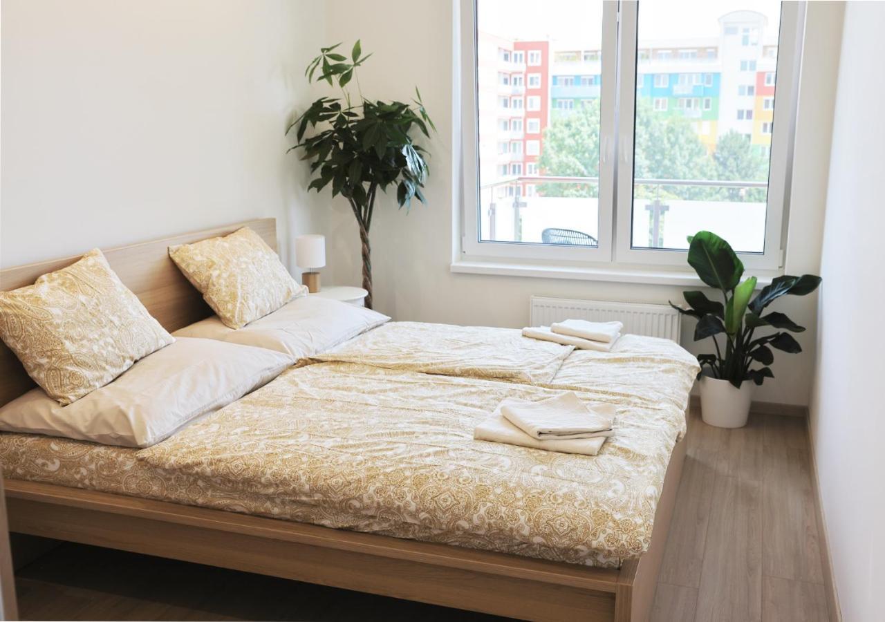 New Cozy 2 Room Pink Apartment Bratislava 058 Exterior foto