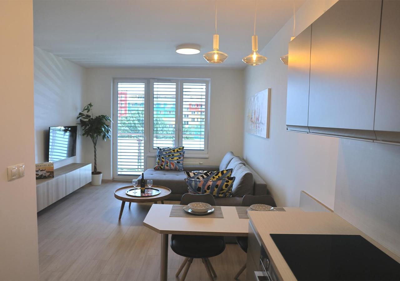 New Cozy 2 Room Pink Apartment Bratislava 058 Exterior foto