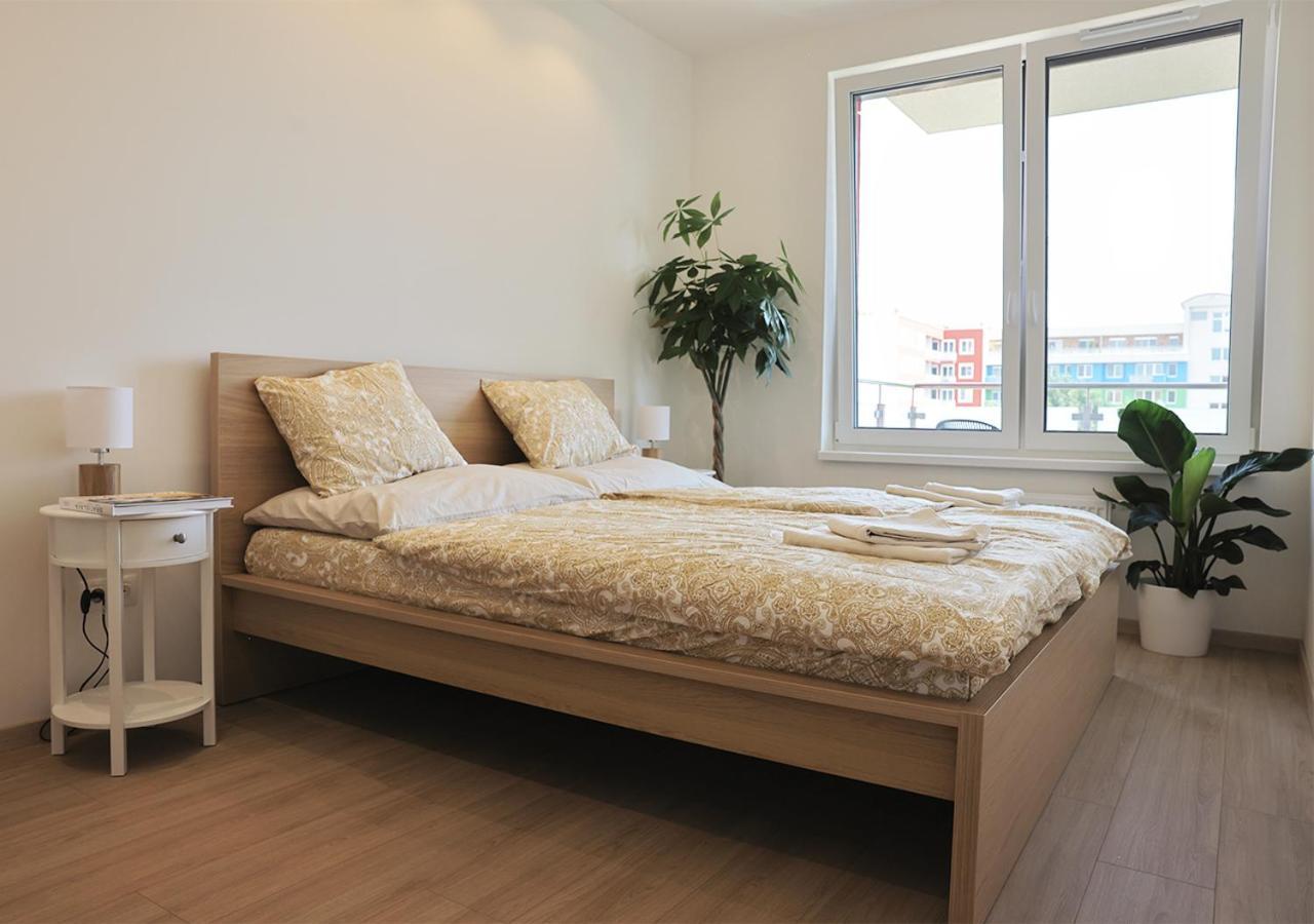 New Cozy 2 Room Pink Apartment Bratislava 058 Exterior foto